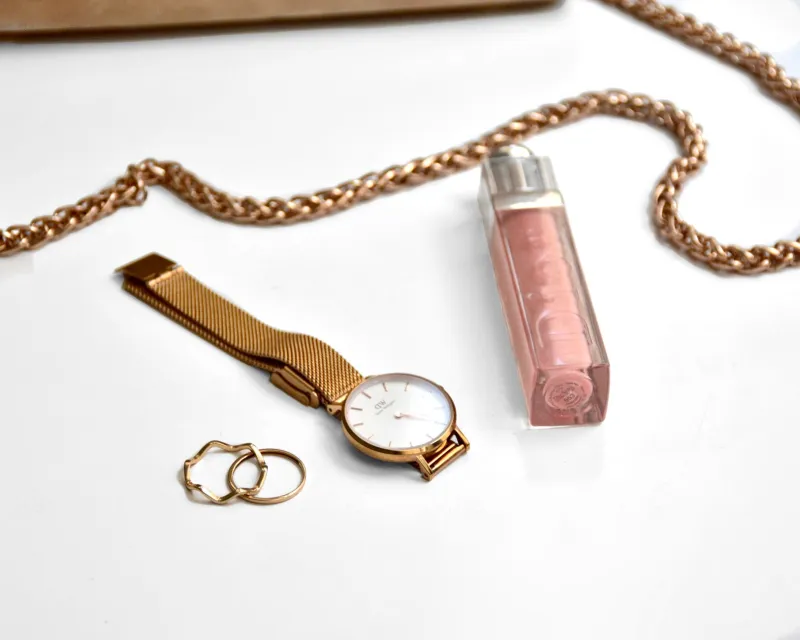 Less Jewelry, More Impact: The Tokyo Stylist Secret to Accessories That Actually Do the Work